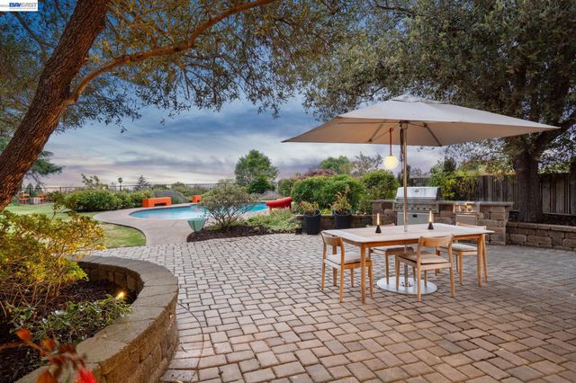 5842 Highwood Rd, Castro Valley, CA 94552
