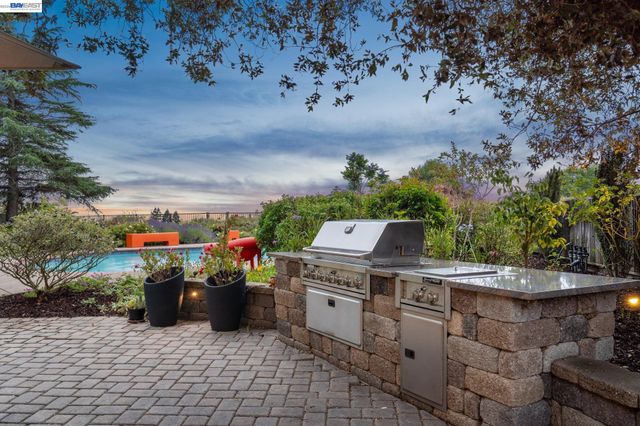 5842 Highwood Rd, Castro Valley, CA 94552