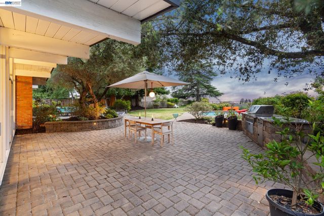5842 Highwood Rd, Castro Valley, CA 94552