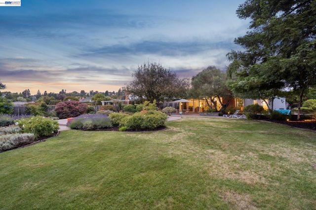 5842 Highwood Rd, Castro Valley, CA 94552