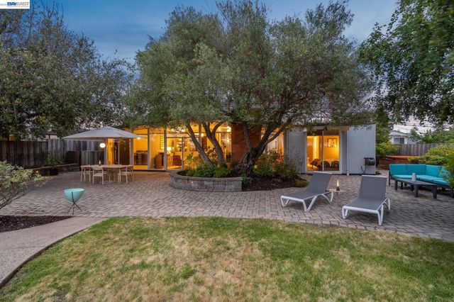 5842 Highwood Rd, Castro Valley, CA 94552