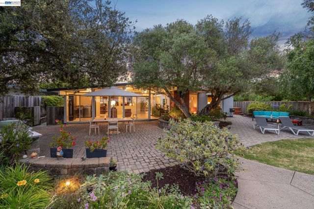 5842 Highwood Rd, Castro Valley, CA 94552