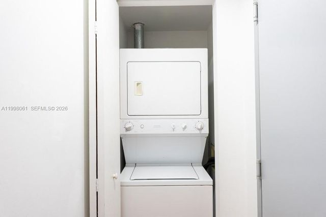 3180 SW 22nd Ter 1205, Miami, FL 33145