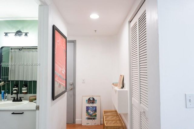 3180 SW 22nd Ter 1205, Miami, FL 33145