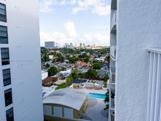 3180 SW 22nd Ter 1205, Miami, FL 33145