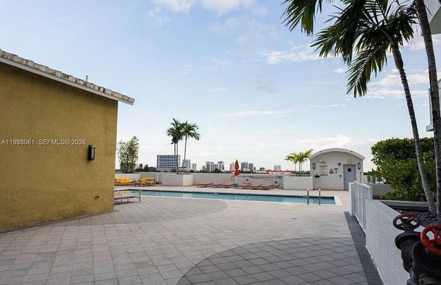 3180 SW 22nd Ter 1205, Miami, FL 33145