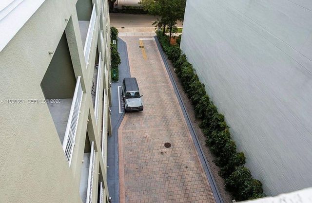 3180 SW 22nd Ter 1205, Miami, FL 33145