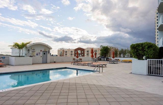 3180 SW 22nd Ter 1205, Miami, FL 33145