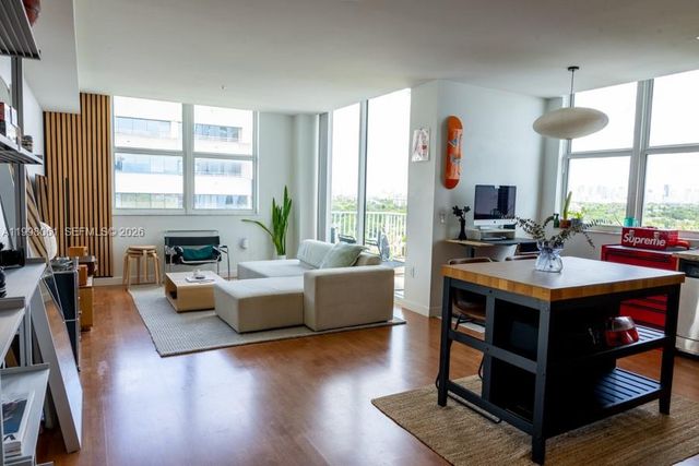 3180 SW 22nd Ter 1205, Miami, FL 33145