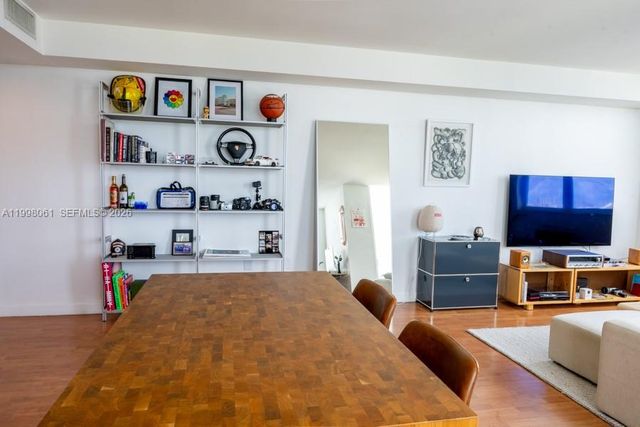 3180 SW 22nd Ter 1205, Miami, FL 33145