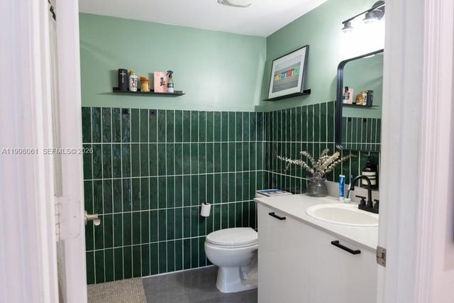 3180 SW 22nd Ter 1205, Miami, FL 33145