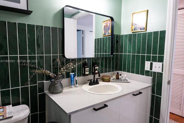 3180 SW 22nd Ter 1205, Miami, FL 33145