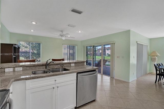 1726 SW 110th Ter, Davie, FL 33324