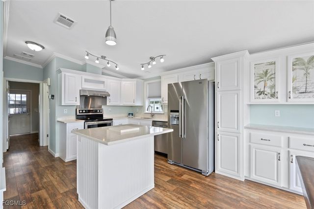 39 Channel LN, Fort Myers, FL 33905