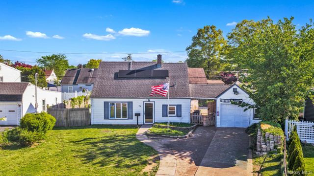 48 Curve Lane, Levittown, NY 11756