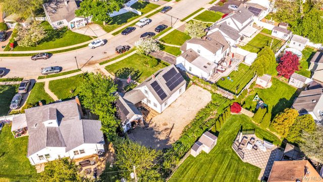 48 Curve Lane, Levittown, NY 11756