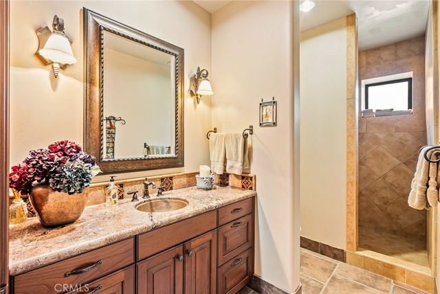2135 Live Oak Rd, Paso Robles, CA 93446