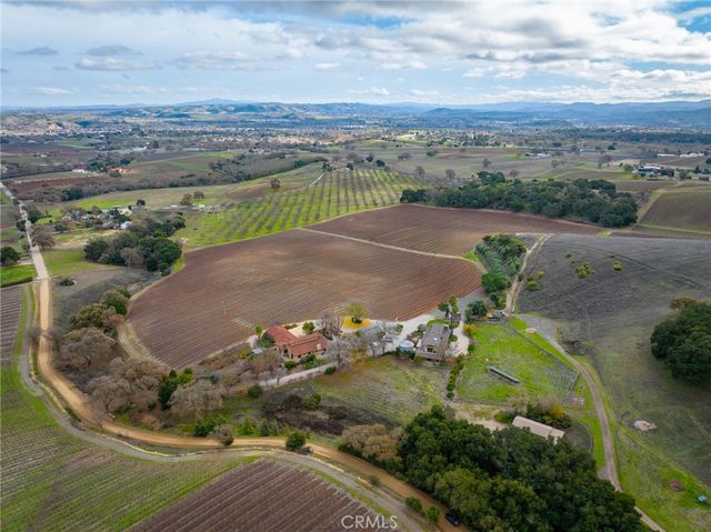 2135 Live Oak Rd, Paso Robles, CA 93446