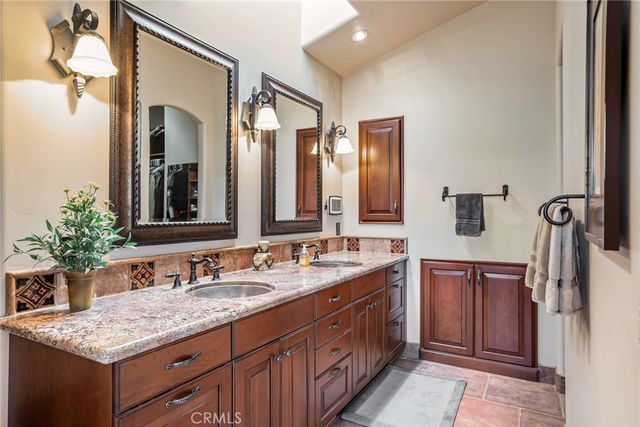 2135 Live Oak Rd, Paso Robles, CA 93446