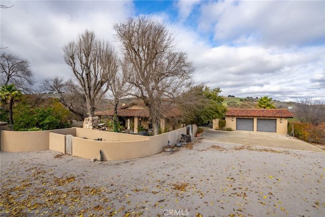2135 Live Oak Rd, Paso Robles, CA 93446