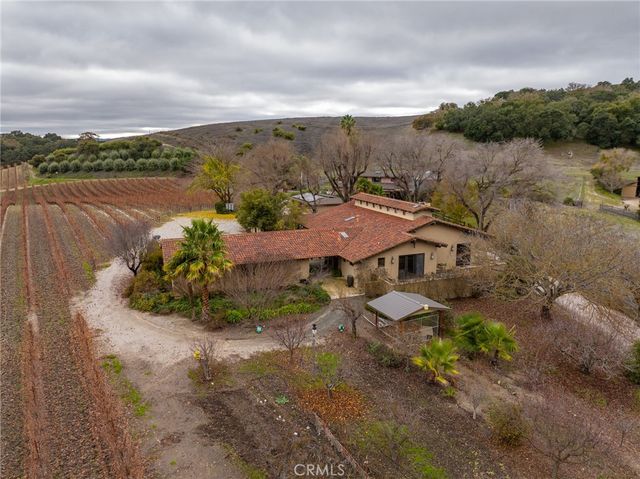 2135 Live Oak Rd, Paso Robles, CA 93446