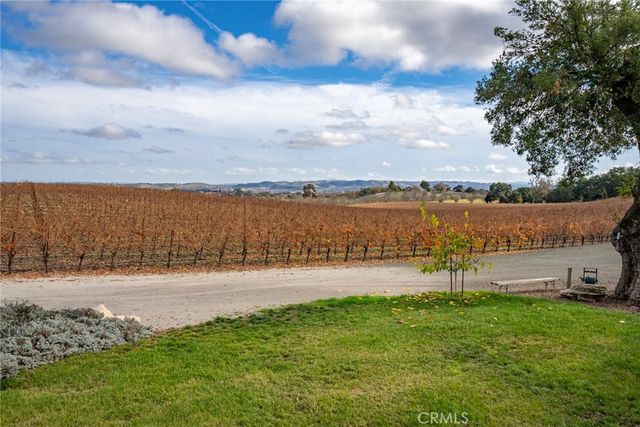 2135 Live Oak Rd, Paso Robles, CA 93446
