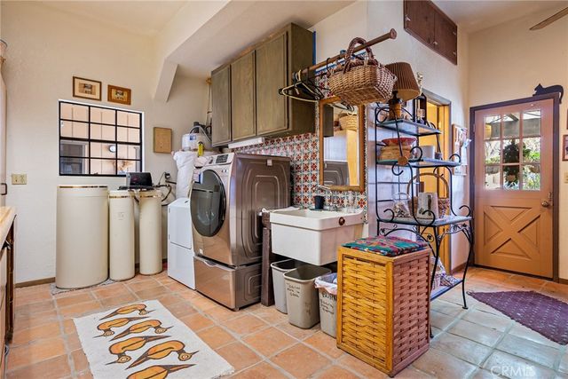 2135 Live Oak Rd, Paso Robles, CA 93446
