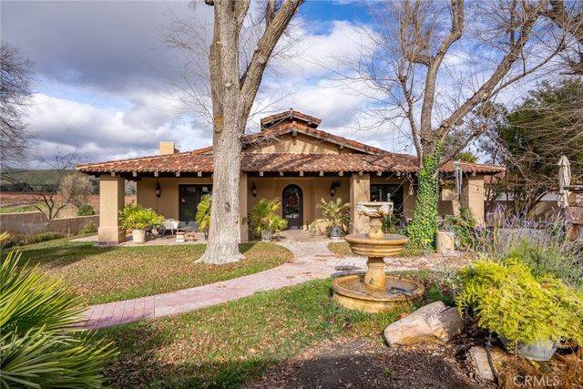 2135 Live Oak Rd, Paso Robles, CA 93446
