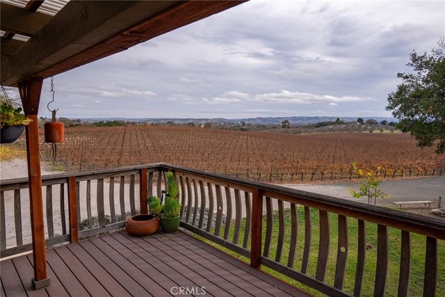 2135 Live Oak Rd, Paso Robles, CA 93446