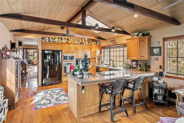 2135 Live Oak Rd, Paso Robles, CA 93446