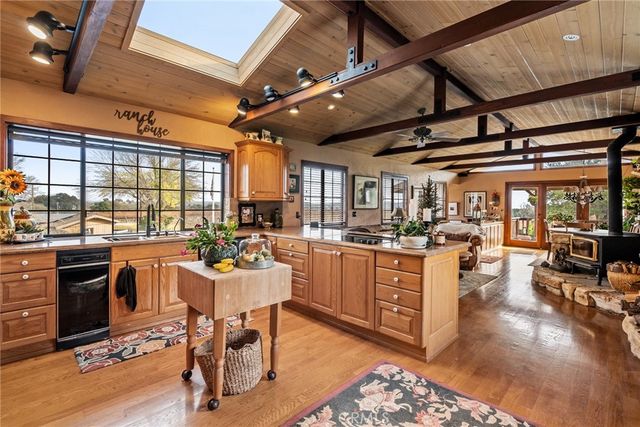 2135 Live Oak Rd, Paso Robles, CA 93446