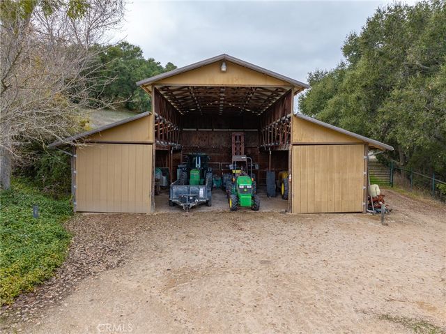 2135 Live Oak Rd, Paso Robles, CA 93446