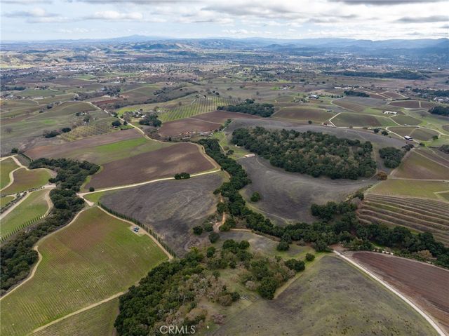 2135 Live Oak Rd, Paso Robles, CA 93446