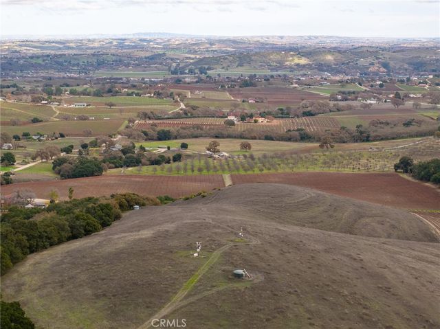2135 Live Oak Rd, Paso Robles, CA 93446