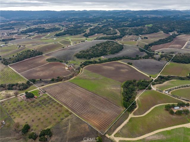 2135 Live Oak Rd, Paso Robles, CA 93446