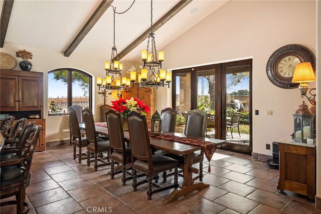 2135 Live Oak Rd, Paso Robles, CA 93446