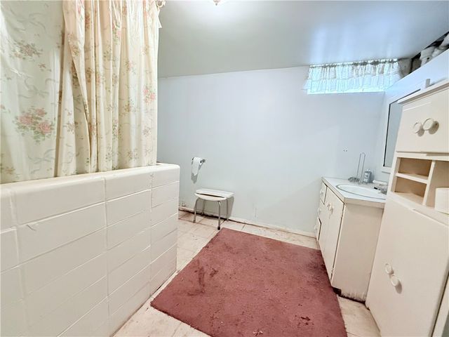 220 W Winter Ave, New Castle, PA 16101