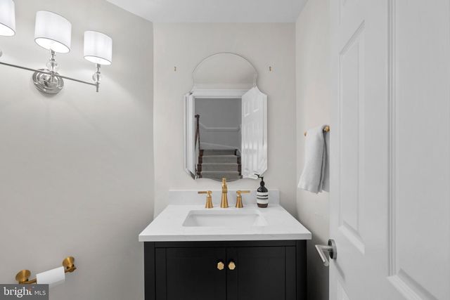 1532 HAMPTON HILL CIR, Mclean, VA 22101