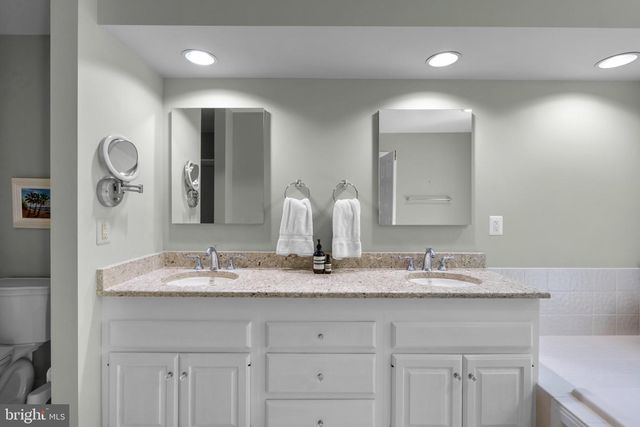 1532 HAMPTON HILL CIR, Mclean, VA 22101