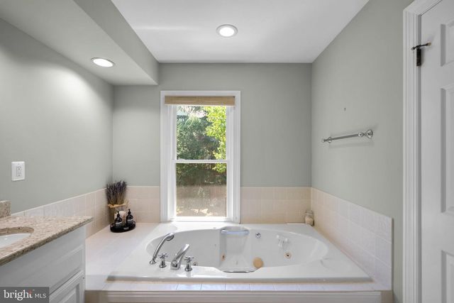 1532 HAMPTON HILL CIR, Mclean, VA 22101