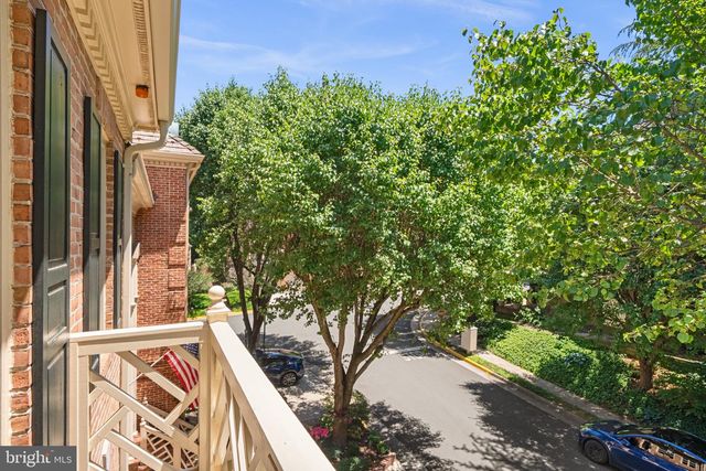 1532 HAMPTON HILL CIR, Mclean, VA 22101