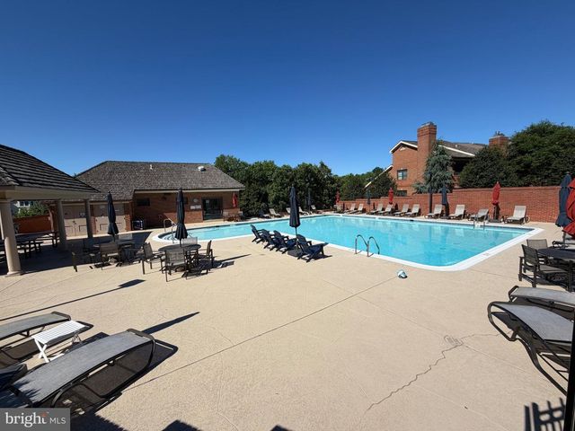 1532 HAMPTON HILL CIR, Mclean, VA 22101