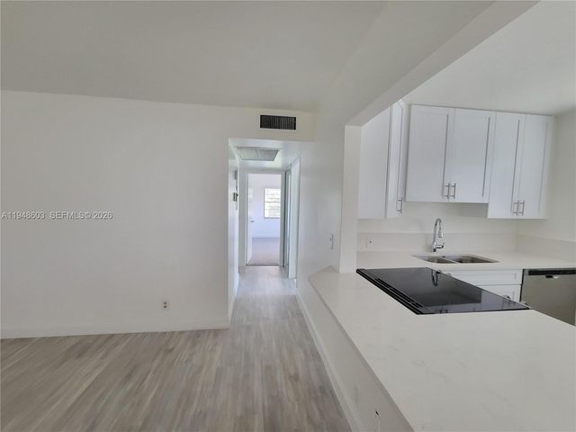 196 E Mansfield E 196, Boca Raton, FL 33434