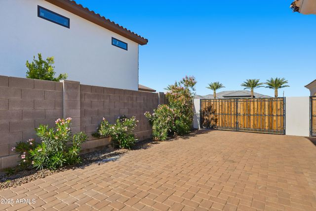 18131 W PALO VERDE Court, Litchfield Park, AZ 85340