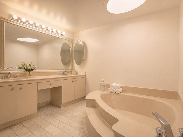 4000 Towerside Ter 301, Miami, FL 33138