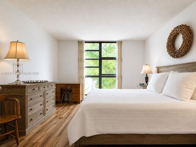 4000 Towerside Ter 301, Miami, FL 33138