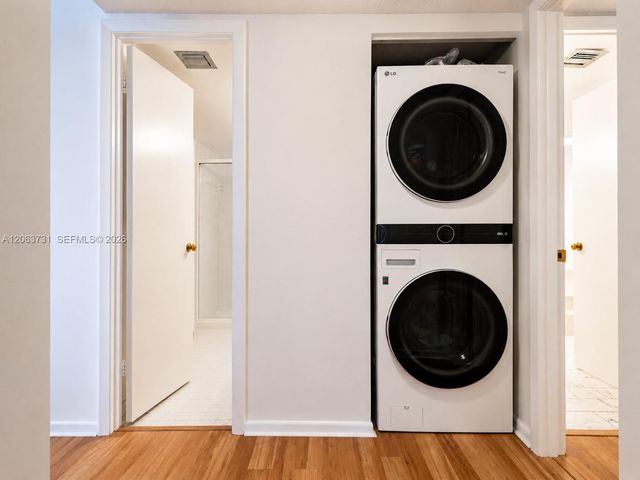 4000 Towerside Ter 301, Miami, FL 33138