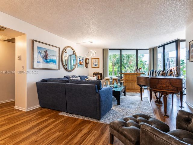 4000 Towerside Ter 301, Miami, FL 33138