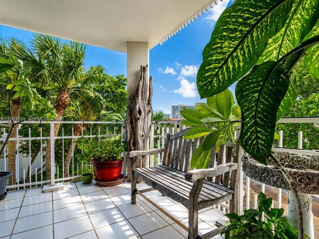 4000 Towerside Ter 301, Miami, FL 33138