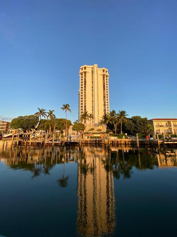 4000 Towerside Ter 301, Miami, FL 33138
